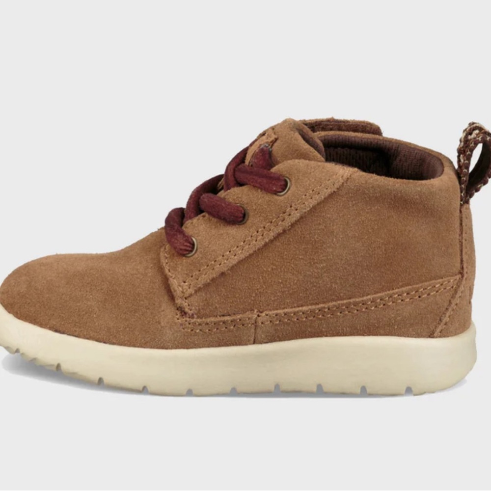 Kids UGG canoe suede chukka size 10